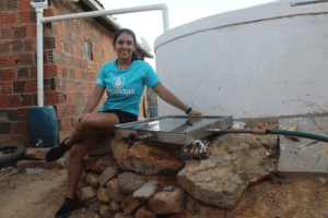 Leia mais sobre o artigo Como uma jovem brasileira transformou seu projeto de pesquisa em uma startup de acesso à água em zonas rurais que fatura milhões