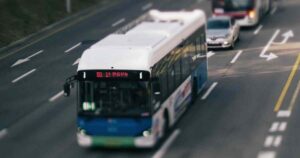 Leia mais sobre o artigo Portas Inteligentes em ônibus: IA detecta passageiros e evita acidentes