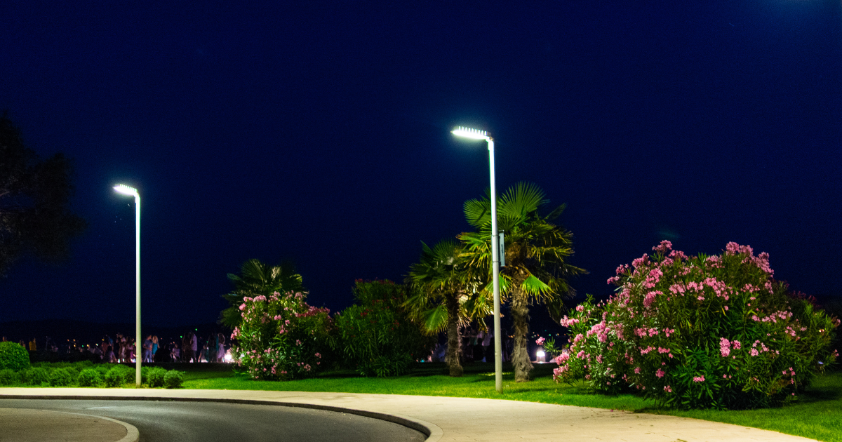 Ruas bem iluminadas com IA: iluminação inteligente reduziu crimes em 21%